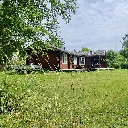 Ferienhaus-auf-naturgrundstueck-mit-ofen-tischfussball-und-zwei-terrassen * Ristinge