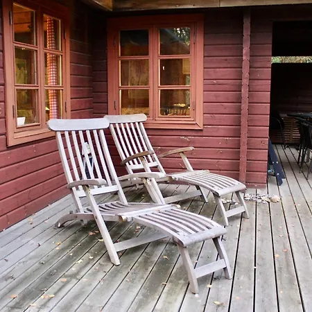 Ferienhaus-auf-naturgrundstueck-mit-ofen-tischfussball-und-zwei-terrassen Tatil Evi Ristinge